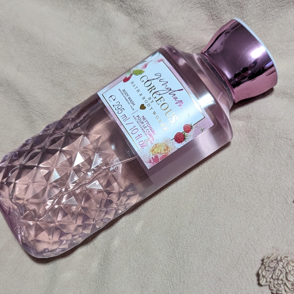 Bbw gingham gorgeous body wash